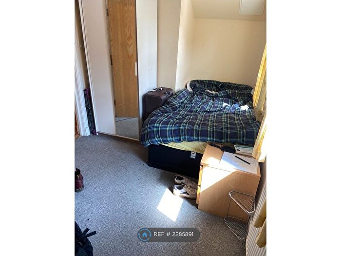 2 Bedroom Flat To Rent In Albany Road, Cardiff, CF24