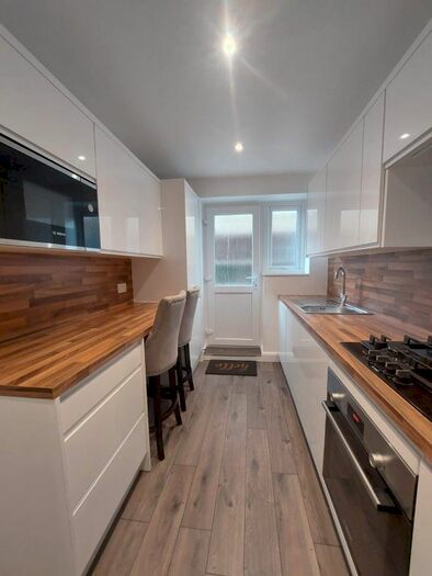 2 Bedroom Flat To Rent In Blakewood Court, Anerley Park, London, SE20