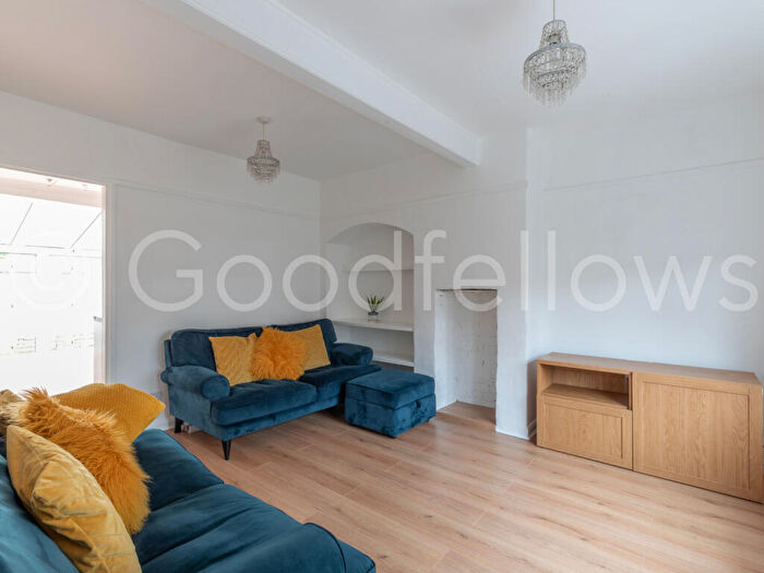 2 Bedroom End Of Terrace House To Rent In Farm Road, Morden, SM4