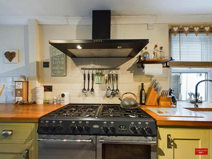 3 Bedroom End Of Terrace House For Sale In Honyatt Road, Gloucester, GL1