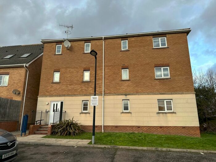 2 Bedroom Flat To Rent In Windermere Avenue, Purfleet, RM19