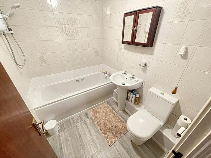 1 Bedroom Apartment For Sale In Rockcliffe, Westoe, South Shields, Tyne And Wear, NE33