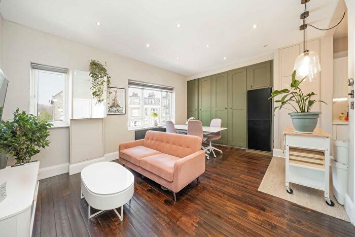 2 Bedroom Flat For Sale In Somerfield Road, London, N4