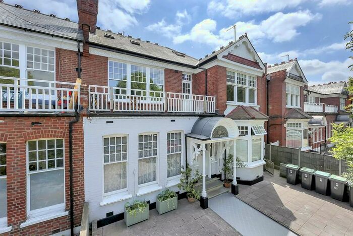 2 Bedroom Apartment To Rent In Queens Avenue, Muswell Hill, N10