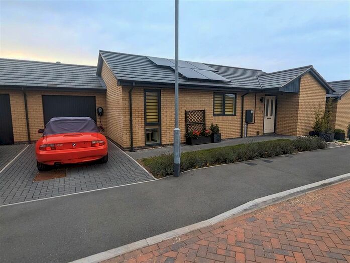 2 Bedroom Bungalow For Sale In Blackberry Way, Collingham, Newark, NG23