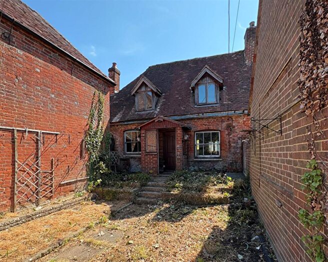 2 Bedroom Character Property For Sale In High Street, Twyford, SO21