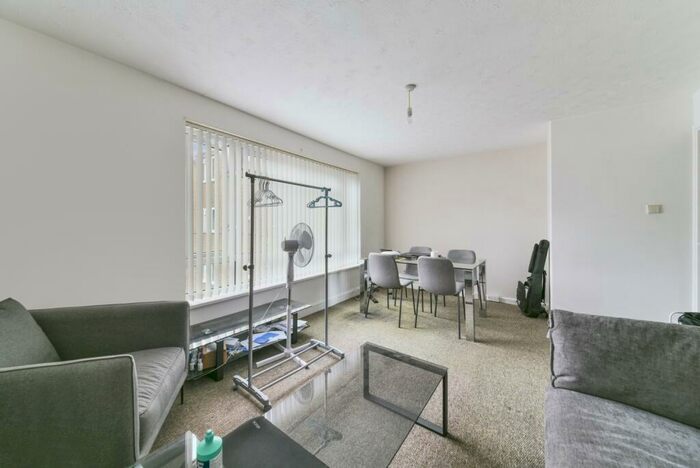 2 Bedroom Flat To Rent In Church Road, Leyton, London, E10