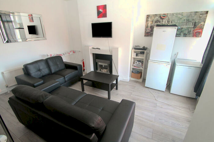 4 Bedroom Terraced House To Rent In Lumley Avenue, Burley, LS4