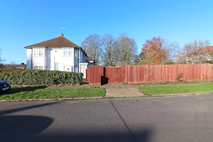 3 Bedroom Semi Detached House For Sale In Bramble Road, Luton, Bedfordshire, LU4