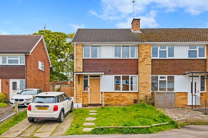 3 Bedroom End Of Terrace House To Rent In Kennedy Avenue, East Grinstead, RH19