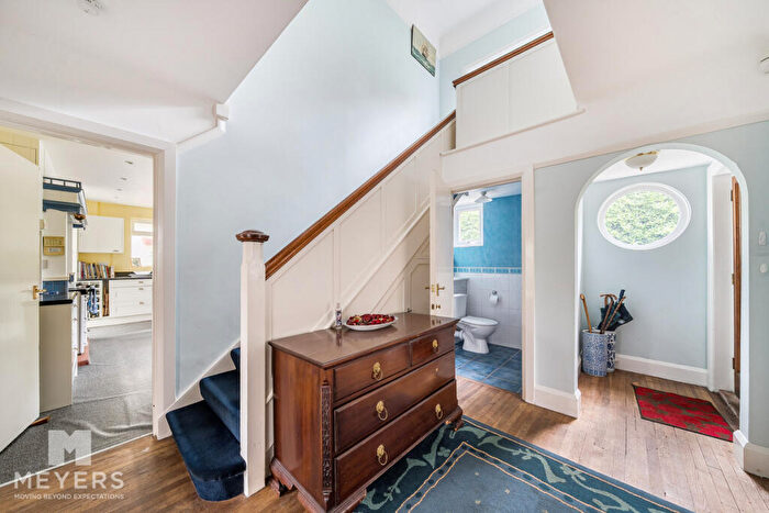 4 Bedroom Detached House For Sale In Higher Blandford Road, Broadstone, BH18 - Photo 4