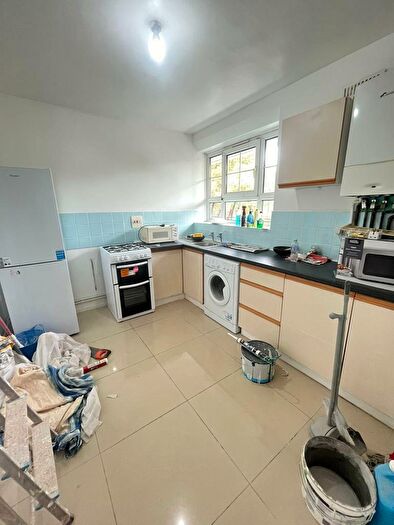 2 Bedroom Flat To Rent In Rutherford House, Brady Street, Bethnal Green, Whitechapple, London, E1