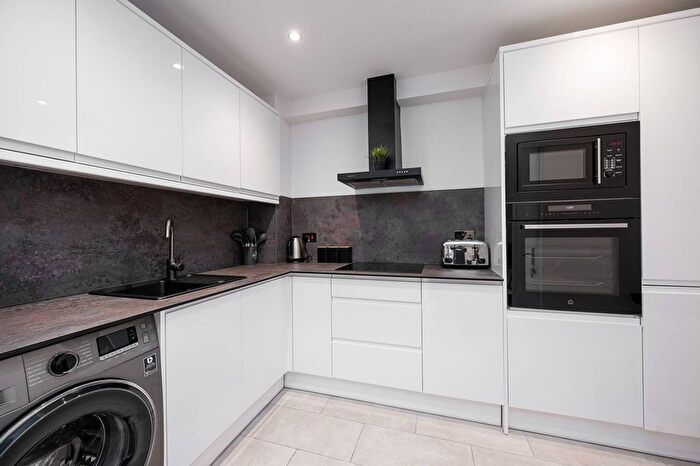 1 Bedroom Flat To Rent In Globe Road, Bethnal Green, London, E2