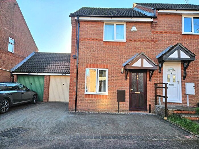 2 Bedroom Property To Rent In Hudson Close, Daventry, NN11