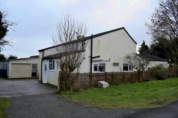 3 Bedroom Cottage For Sale In Snitterby Carr, Gainsborough, DN21