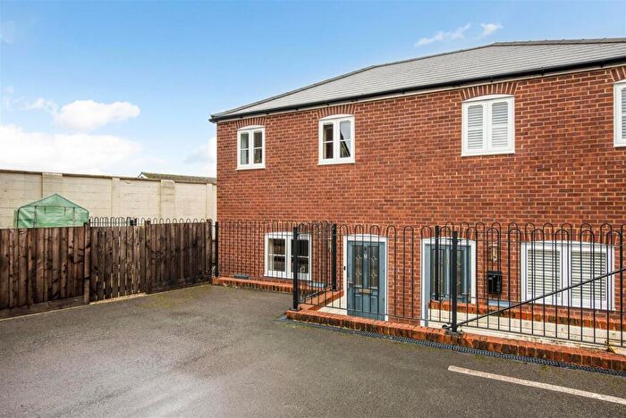 3 Bedroom Semi Detached House For Sale In Belle Vue Road, Andover, SP10