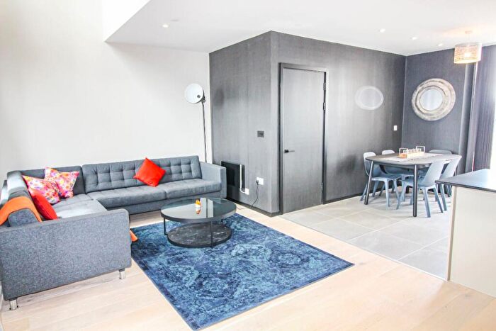 2 Bedroom Apartment For Sale In City Gardens, Castlefield, M15