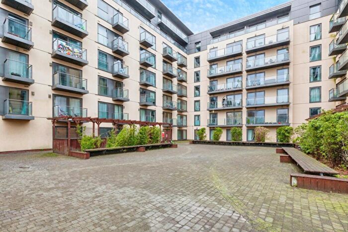 1 Bedroom Flat For Sale In High Street, Slough, SL1