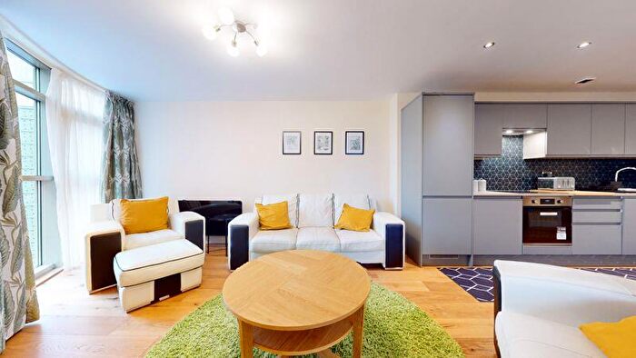 2 Bedroom Flat To Rent In Bute Terrace, Cardiff, CF10