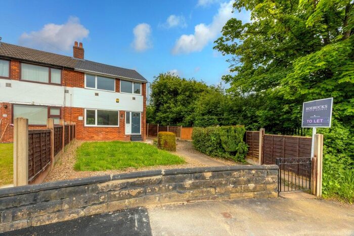 3 Bedroom Town House To Rent In Somerdale Gardens, Leeds, LS13