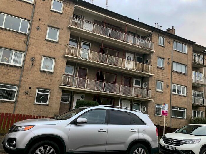 3 Bedroom Flat To Rent In Kirkoswald Road, Glasgow, G43