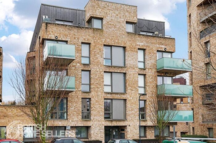 1 Bedroom Apartment For Sale In Hilltop Avenue, London, NW10