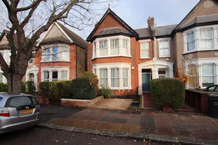2 Bedroom Flat For Sale In London, SE6