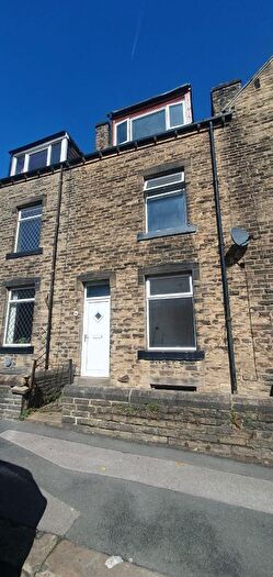 4 Bedroom Terraced House To Rent In Fell Lane, Keighley, BD22