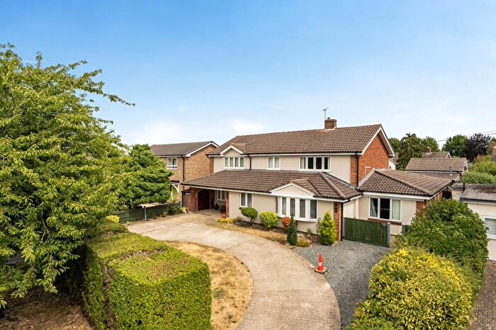 6 Bedroom Detached House For Sale In King Edward Avenue, Aylesbury, HP21