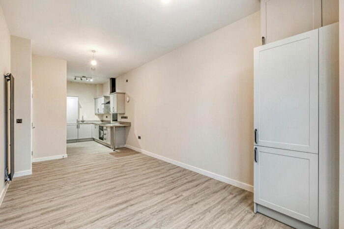 1 Bedroom Flat For Sale In Bridge House, - High Street, Birmingham, B14