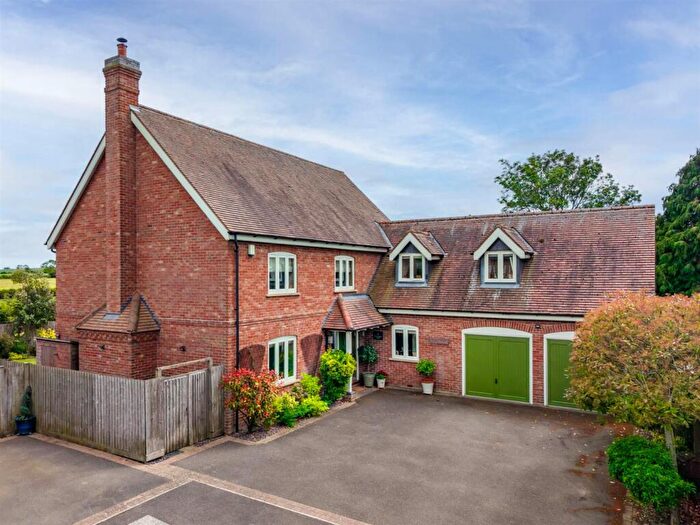 5 Bedroom Detached House For Sale In Normanton Court, Normanton, NG13