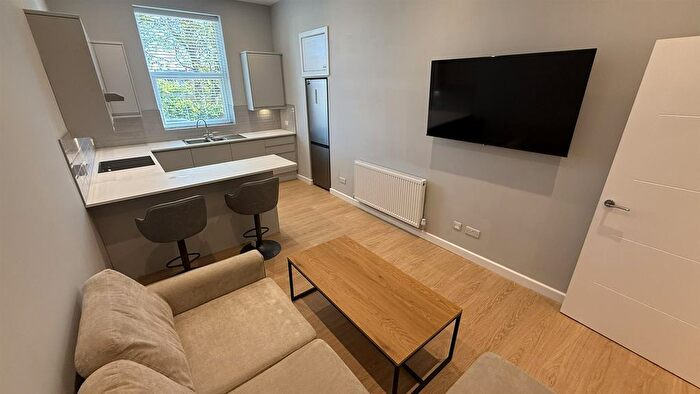 1 Bedroom Flat To Rent In Chatham Grove, West Didsbury., M20