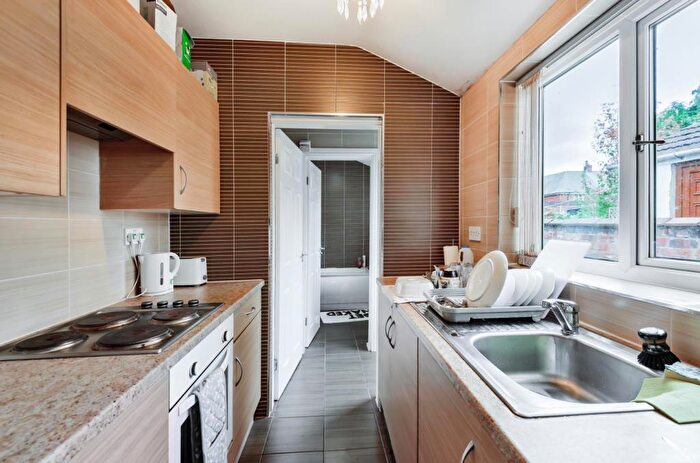 4 Bedroom Terraced House To Rent In Good Lane - Student House - /, LN1