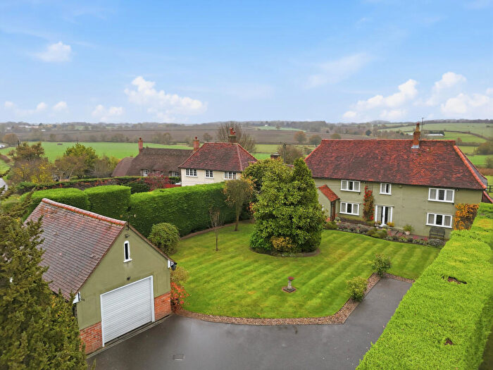 3 Bedroom Link Detached House For Sale In Parsonage Downs, Dunmow, CM6