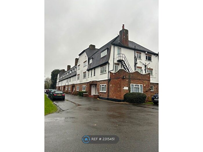 2 Bedroom Flat To Rent In Heath Court, Uxbridge, UB8