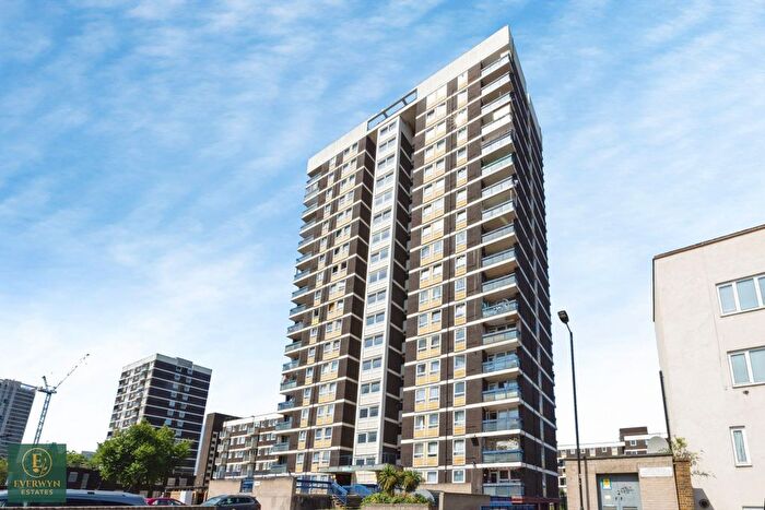 2 Bedroom Flat For Sale In Portelet Court, N1