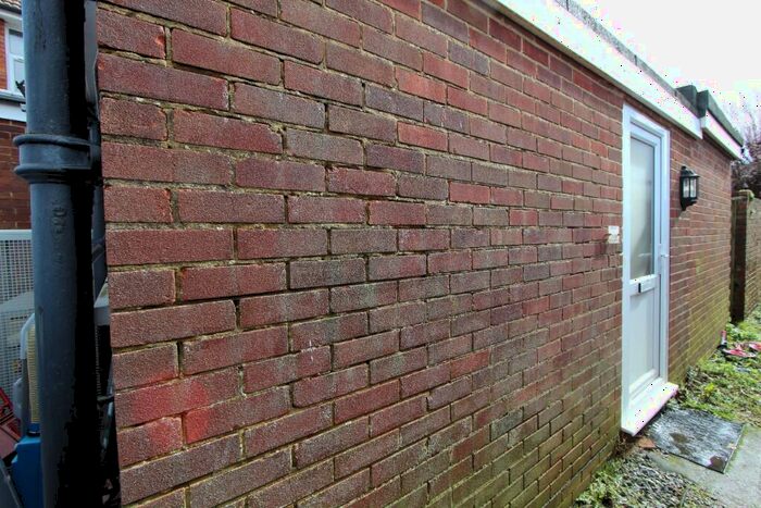 2 Bedroom Flat To Rent In Alfriston Road, Seaford, East Sussex, BN25