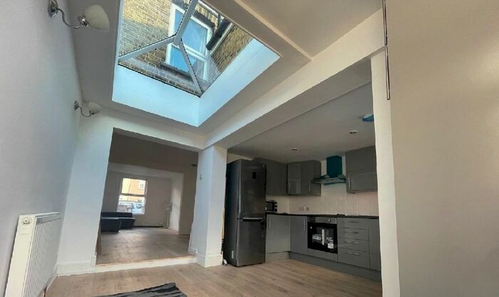 2 Bedroom Semi-Detached House To Rent In George Street, Gidea Park, Romford, RM1