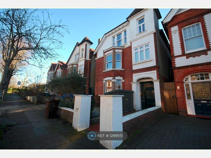2 Bedroom Flat To Rent In Wilbury Gardens, Hove BN3