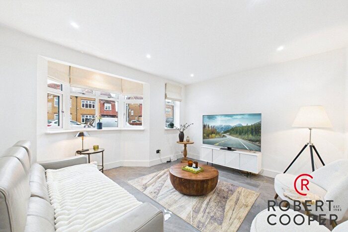 3 Bedroom Semi Detached House For Sale In Hawthorne Avenue, Ruislip, HA4