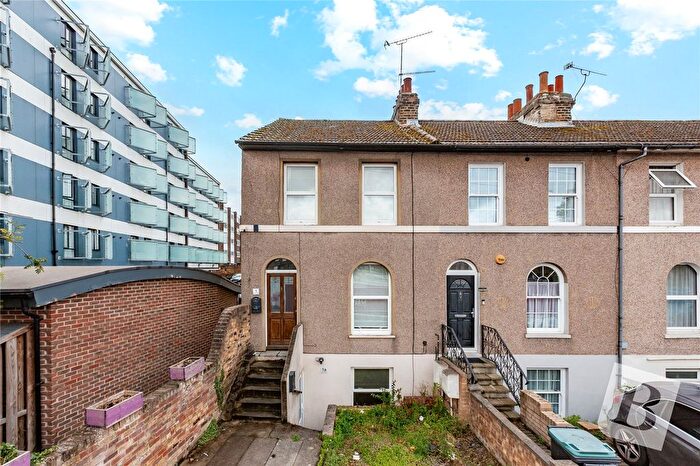 2 Bedroom Maisonette For Sale In Zion Place, Gravesend, Kent, DA12