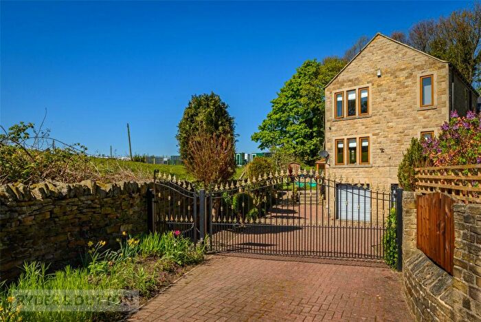 4 Bedroom Detached House For Sale In Four Seasons, Holywell Green, Halifax, West Yorkshire, HX4