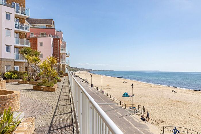 2 Bedroom Flat To Rent In Honeycombe Beach, Bournemouth, BH5