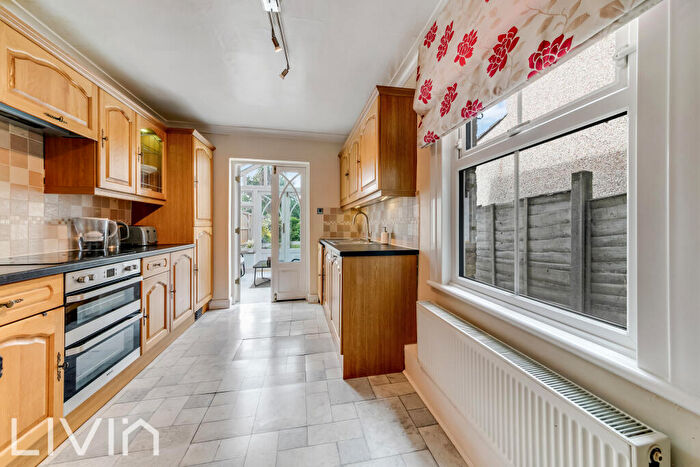 3 Bedroom Terraced House For Sale In Benson Road, Croydon, CR0