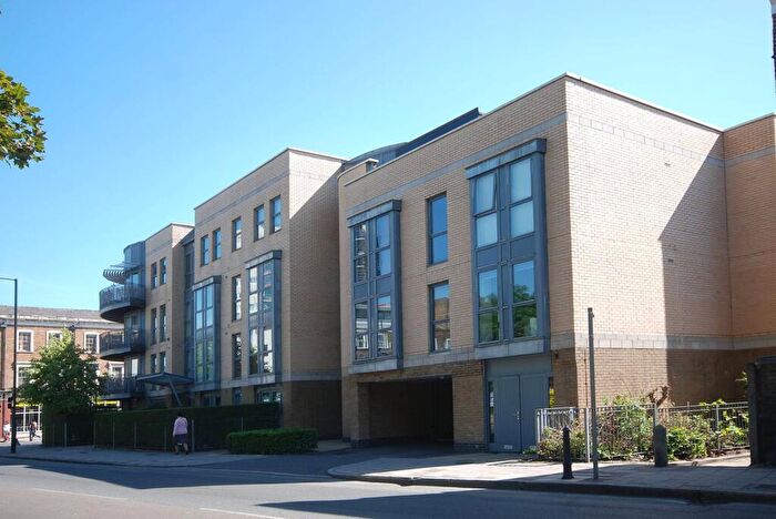 2 Bedroom Flat To Rent In Altair Court, Islington, London, N1