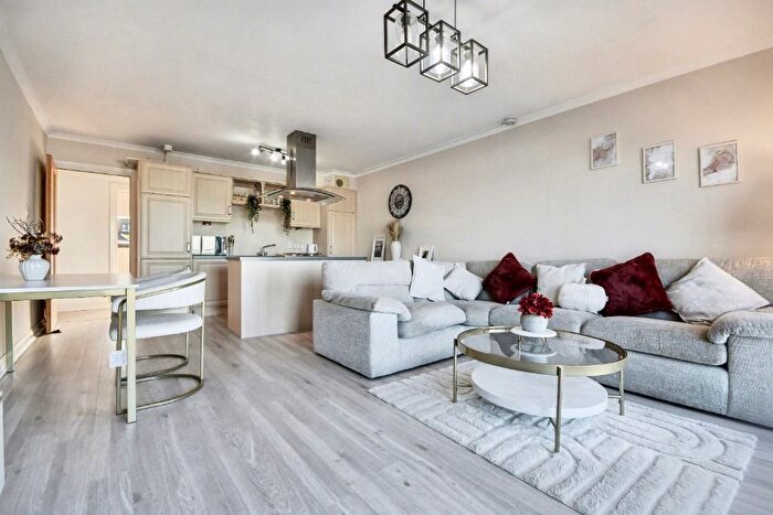 2 Bedroom Flat For Sale In James Watt Way, Inverclyde, Greenock, PA15