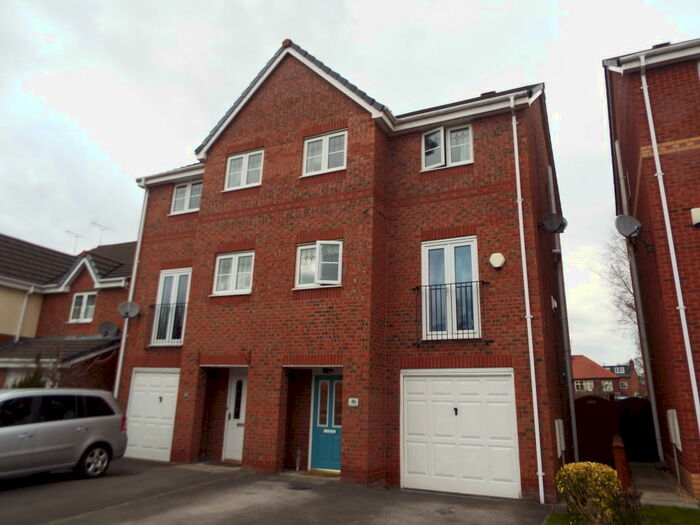 4 Bedroom Town House To Rent In Mottram Drive, Stapeley, Nantwich, CW5