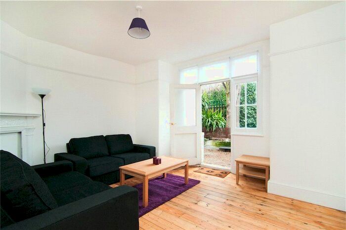 3 Bedroom Flat To Rent In Oakmead Road, Balham, SW12
