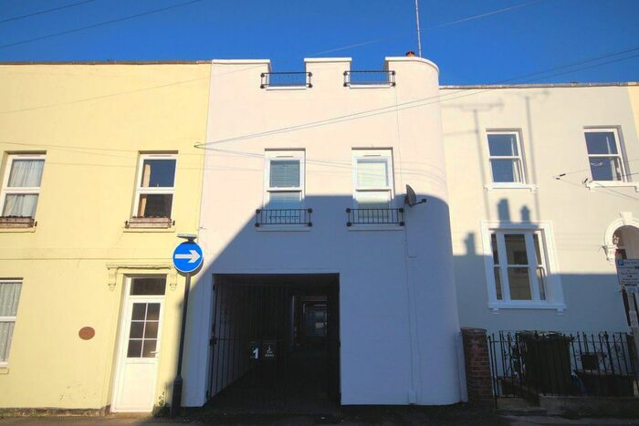 2 Bedroom Property To Rent In St. Lukes Road, Cheltenham GL53