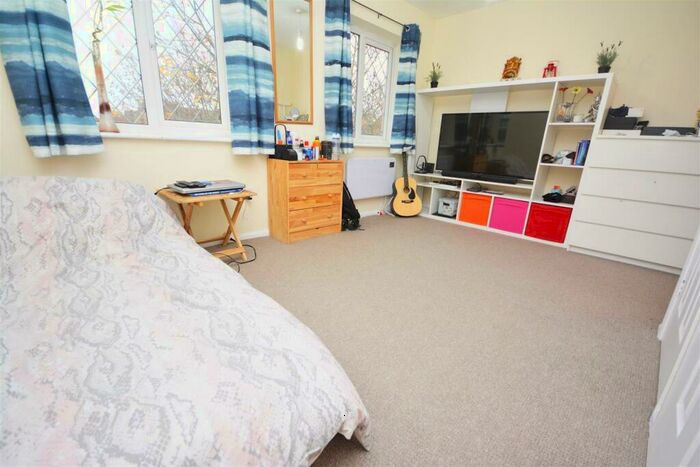 Studio To Rent In Heathfield Drive, Colliers Wood Borders, CR4